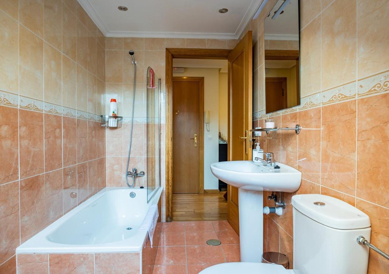 Apartamento Irene Centrico Con Wifi Y Parking Coche Tamano Medio Cangas de Onís Exterior photo